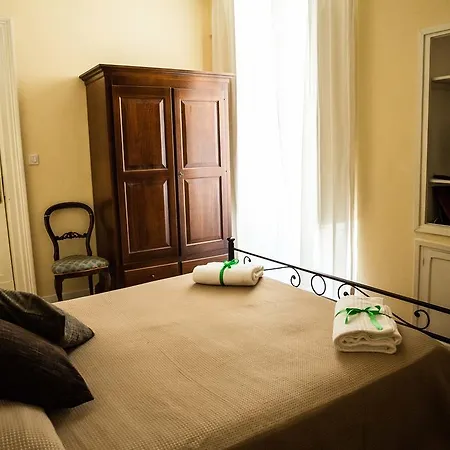 فندق مبيت وإفطار Casa Elide 4*